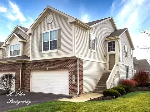 165 Fountain Grass Cir #165, Bartlett, IL 60103
