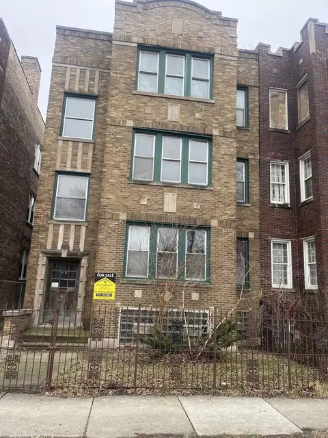 7825 S Yates Blvd, Chicago, IL 60649