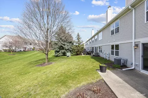 Exterior - 3135 Reflection Dr, Naperville, IL 60564 photo 5 of 7