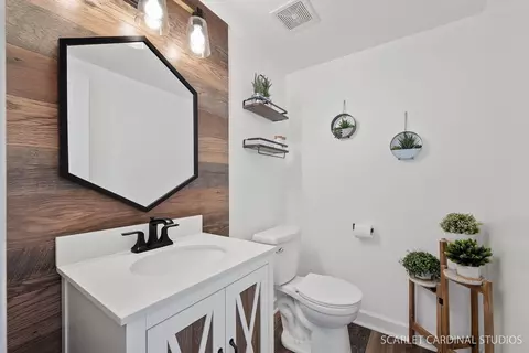 Bath - 7004 Townsend Blvd, Plainfield, IL 60586 photo 1 of 3
