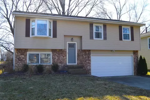 Exterior - 2417 Anchor Dr, Bloomington, IL 61704 photo 2 of 5