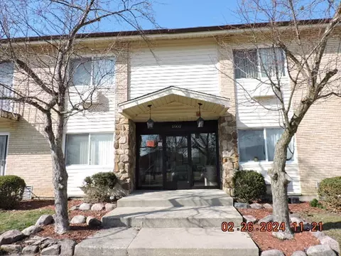 8900 David Pl #2G, Des Plaines, IL 60016