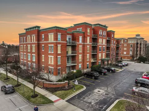 132 W Johnson St #308, Palatine, IL 60067