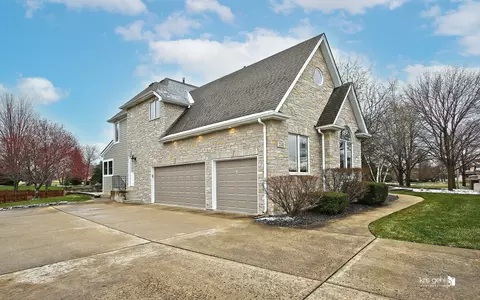 Exterior - 2581 Sutton Ln, Aurora, IL 60502 photo 3 of 5