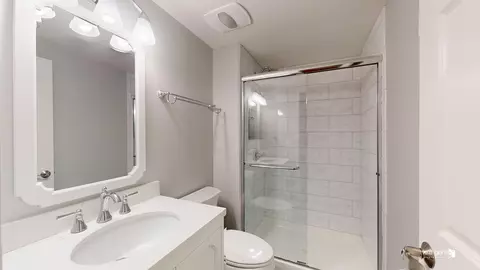 Bath - 2581 Sutton Ln, Aurora, IL 60502 photo 5 of 5