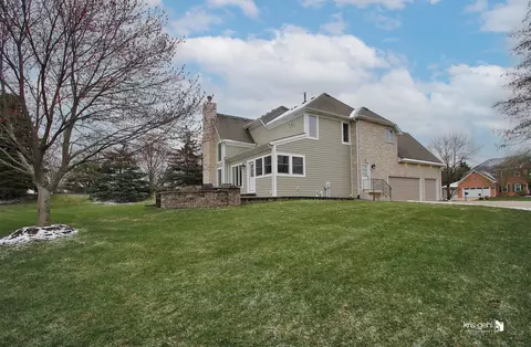 Exterior - 2581 Sutton Ln, Aurora, IL 60502 photo 4 of 5