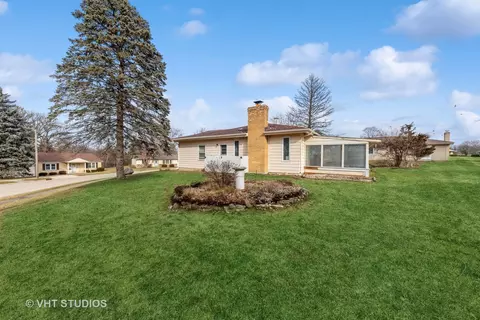 Exterior - 908 Melrose Ct, Mchenry, IL 60050 photo 2 of 4