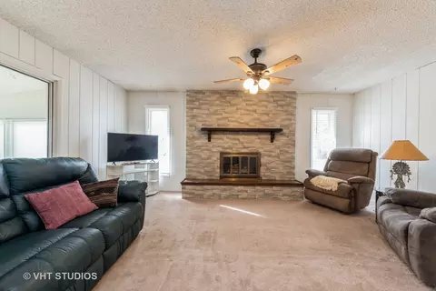 Living - 908 Melrose Ct, Mchenry, IL 60050 photo 1 of 2