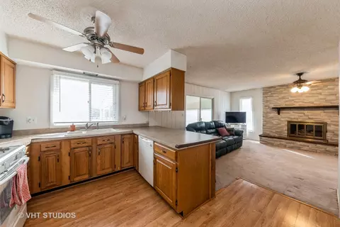 Kitchen - 908 Melrose Ct, Mchenry, IL 60050 photo 1 of 2
