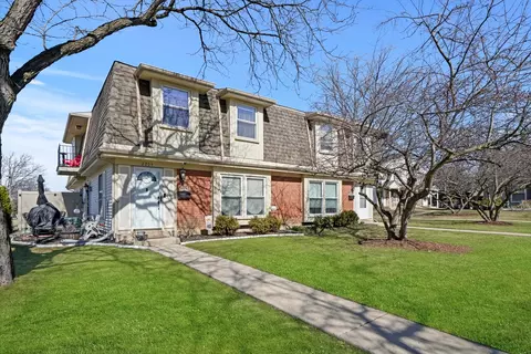 2204 Ramsey Cir, Schaumburg, IL 60194