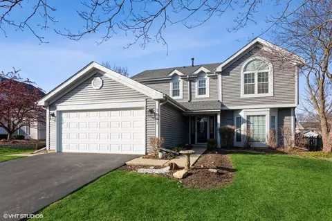 1061 Cliffview Ln, Carol Stream, IL 60188