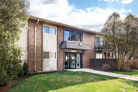 4515 Blackhawk Ln #201, Lisle, IL 60532