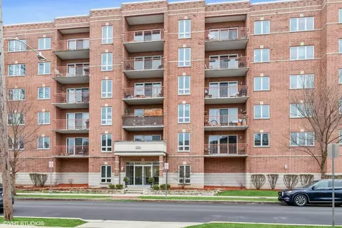 1349 E Washington St #305A, Des Plaines, IL 60016