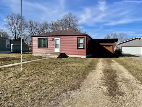 222 E Greenview Ave, Machesney Park, IL 61115