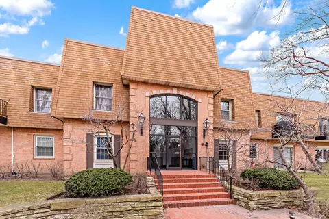 1240 W Park Ave #326, Highland Park, IL 60035