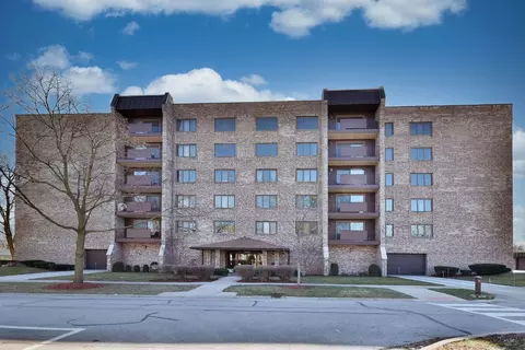 1595 Ashland Ave #101, Des Plaines, IL 60016