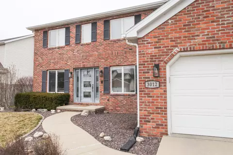 Exterior - 3012 Providence Dr, Bloomington, IL 61704 photo 2 of 9