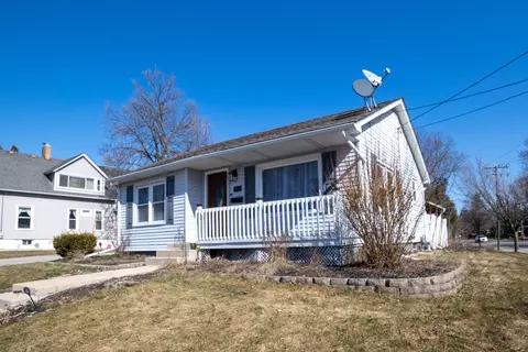 153 N Du Bois Ave, Elgin, IL 60123