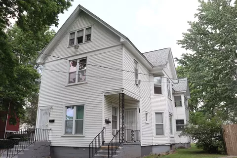 355-359 E Bourbonnais St, Kankakee, IL 60901