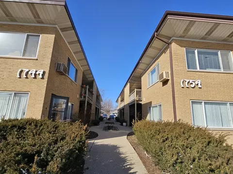 1754 E Oakton St #103, Des Plaines, IL 60018