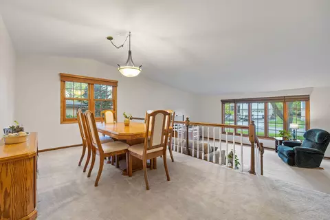 Dining - 15301 Pine Dr, Oak Forest, IL 60452 photo 2 of 5