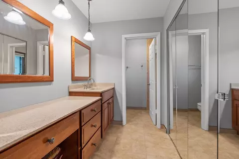 Bath - 15301 Pine Dr, Oak Forest, IL 60452 photo 3 of 4