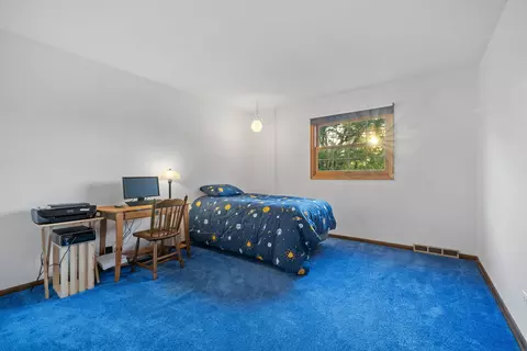 Bedroom - 15301 Pine Dr, Oak Forest, IL 60452 photo 1 of 4