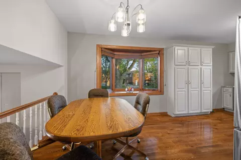 Dining - 15301 Pine Dr, Oak Forest, IL 60452 photo 4 of 5