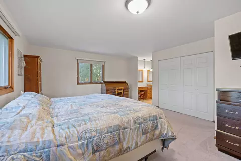 Bedroom - 15301 Pine Dr, Oak Forest, IL 60452 photo 4 of 4