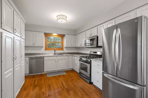 Kitchen - 15301 Pine Dr, Oak Forest, IL 60452 photo 1 of 1