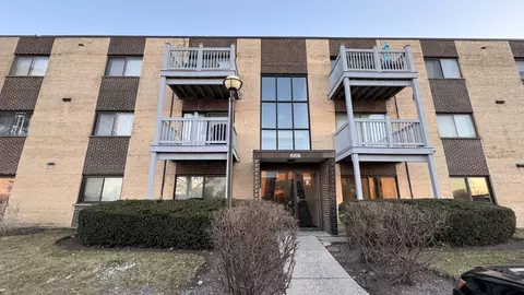 668 Pinecrest Dr #104, Prospect Heights, IL 60070