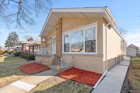 9015 S Essex Ave, Chicago, IL 60617