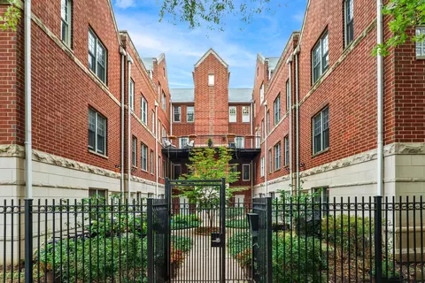3957 N Hermitage Ave #1, Chicago, IL 60613