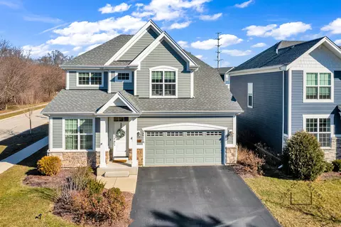 28 W774 Ray St, Warrenville, IL 60555