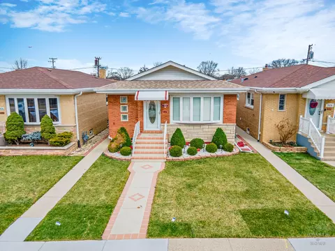 7532 W Strong St, Harwood Heights, IL 60706