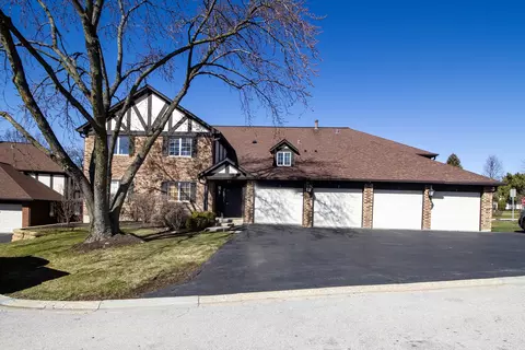 33 Shawnee Trl #4, Indian Head Park, IL 60525