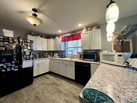 2131 E Hendrix St, Decatur, IL 62521 photo 4