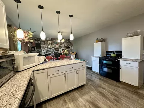 2131 E Hendrix St, Decatur, IL 62521 photo 3