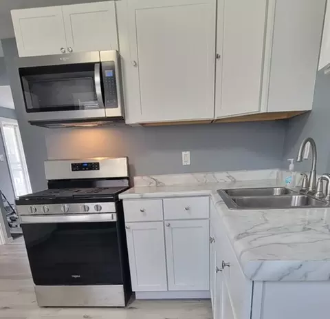 Kitchen - 496 S Dearborn Ave, Kankakee, IL 60901 photo 2 of 3