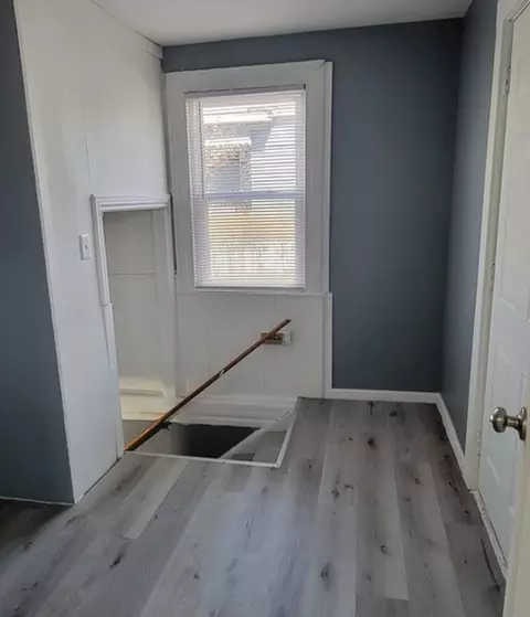 Entry Way - 496 S Dearborn Ave, Kankakee, IL 60901 photo 1 of 1