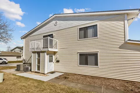 717 Whitesail Dr #717, Schaumburg, IL 60194