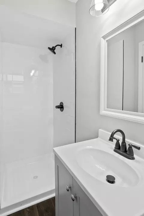Bath - 687 Brookwood Dr, Olympia Fields, IL 60461 photo 2 of 2