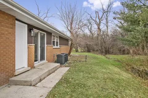 Exterior - 687 Brookwood Dr, Olympia Fields, IL 60461 photo 3 of 5