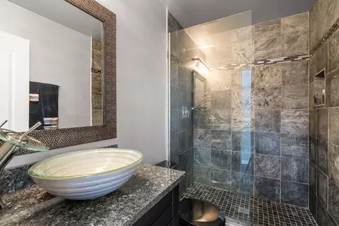 Bath - 24962 Ambrose Rd, Plainfield, IL 60585 photo 5 of 6