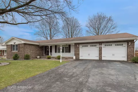 826 Catalpa St, Beecher, IL 60401