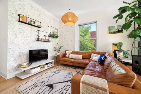Living - 714 W Webster Ave #3E, Chicago, IL 60614 photo 2 of 3