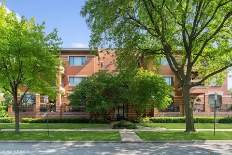 1120 Thomas St #303, Oak Park, IL 60302