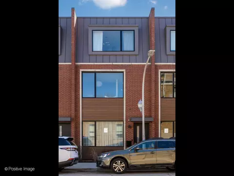 2735 W Prindiville St, Chicago, IL 60647