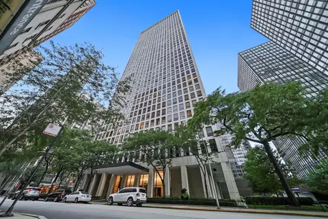 260 E Chestnut St #3407, Chicago, IL 60611