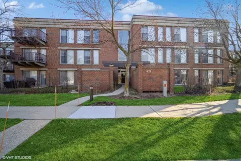 421 Kelburn Rd #313, Deerfield, IL 60015
